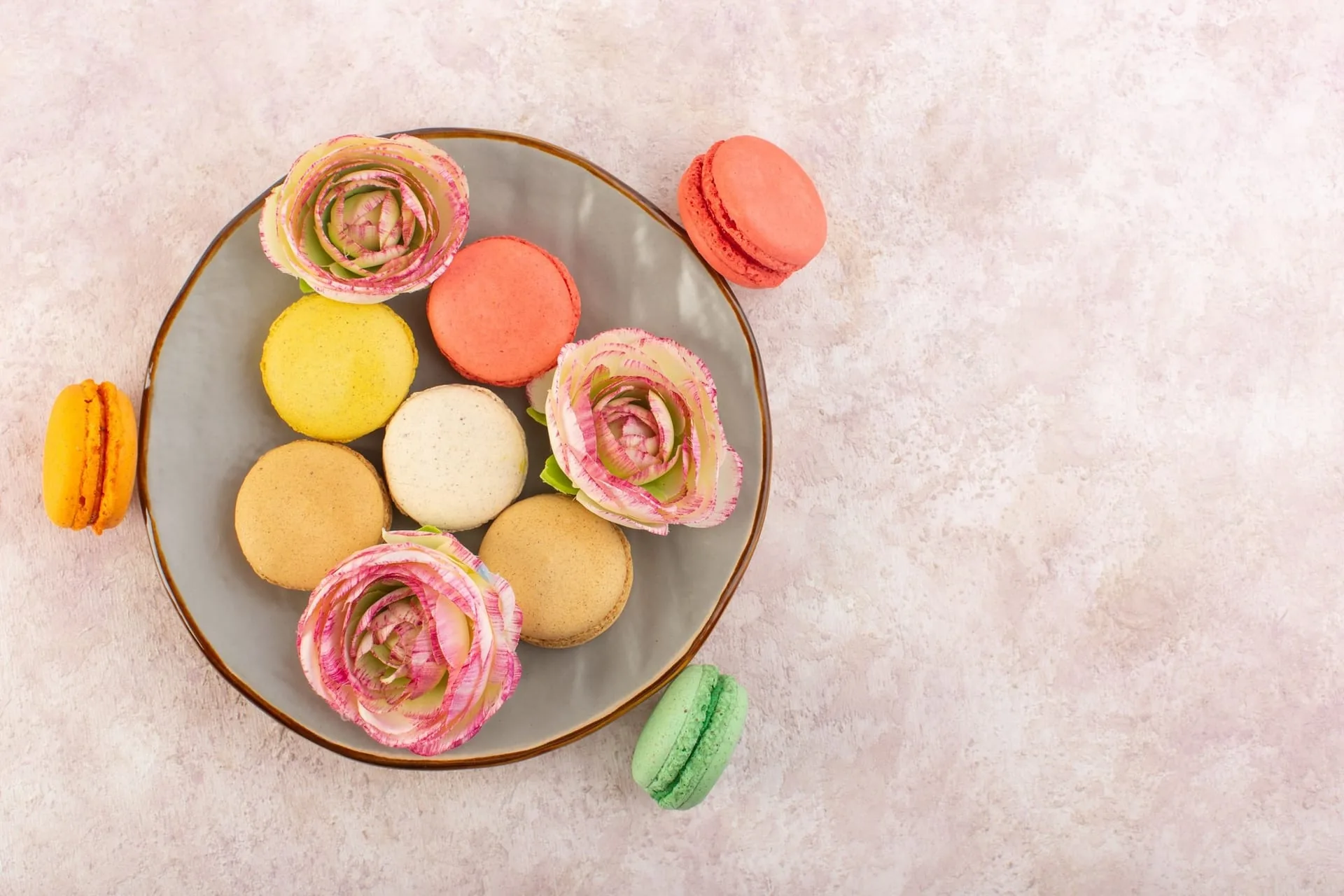 Ribbon-tied cupcake and dessert gift box with seasonal flavours